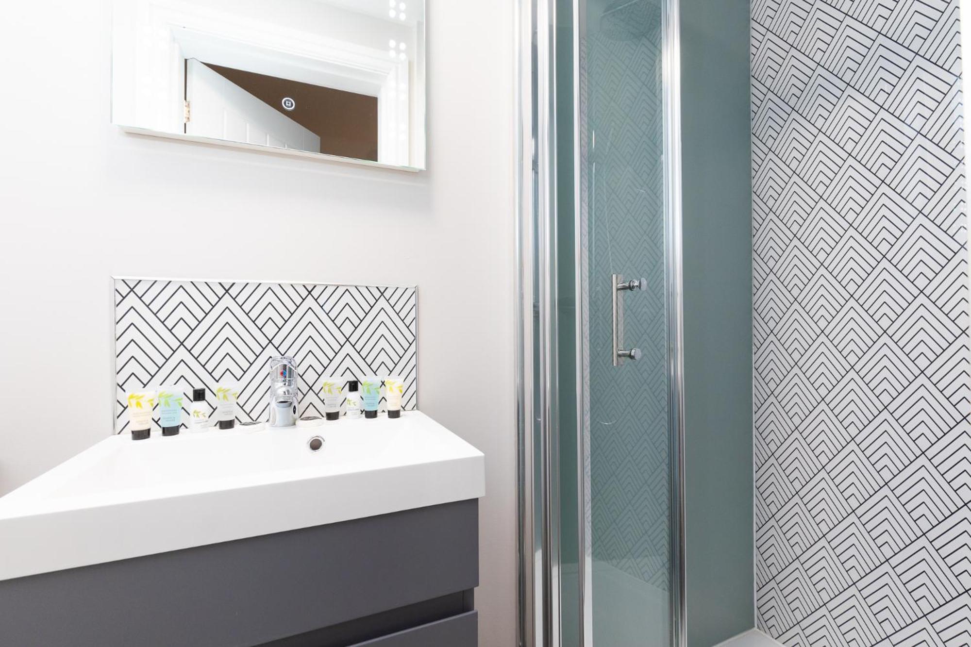Hotel The Clarence Gardens 4*