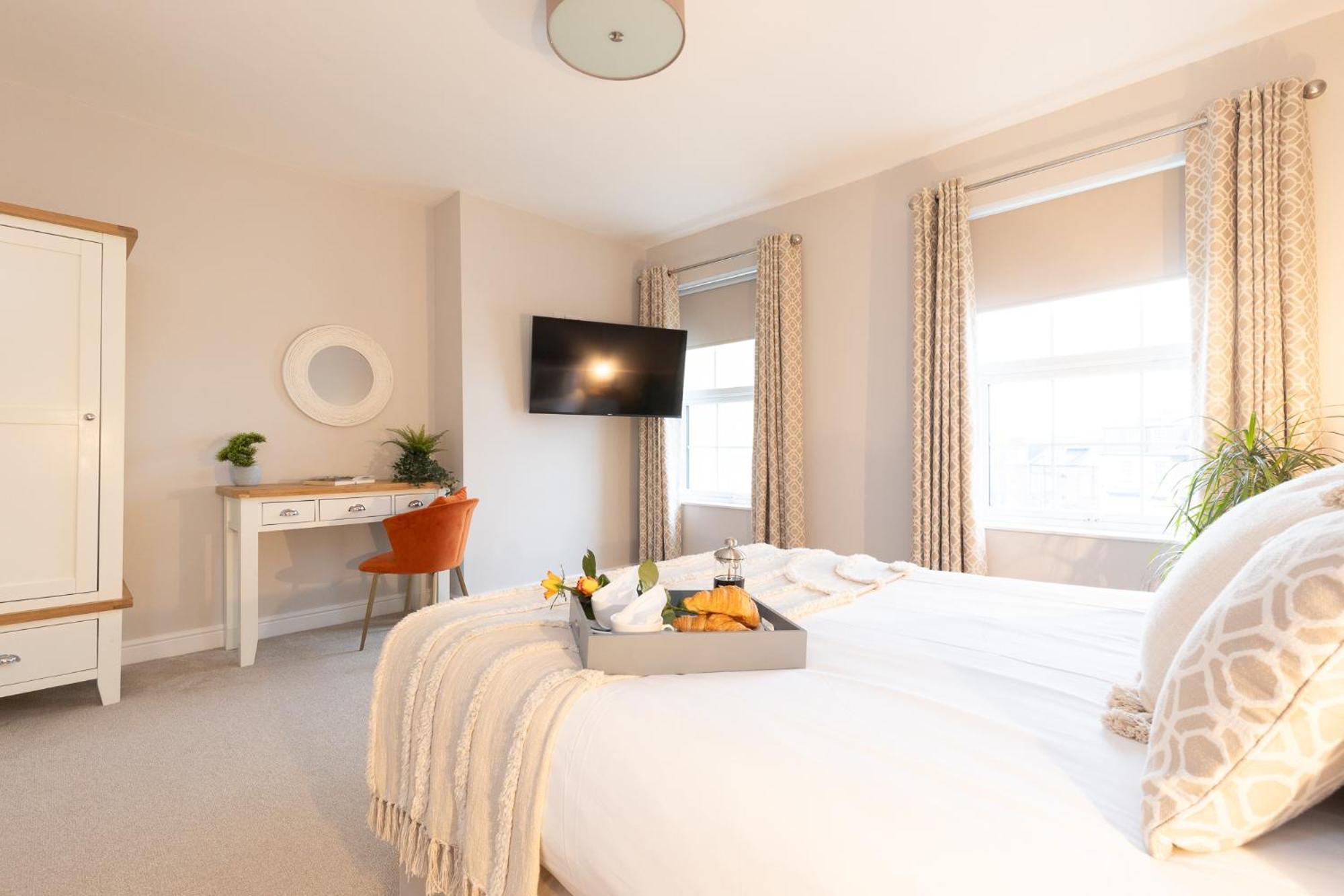 The Clarence Gardens 4*