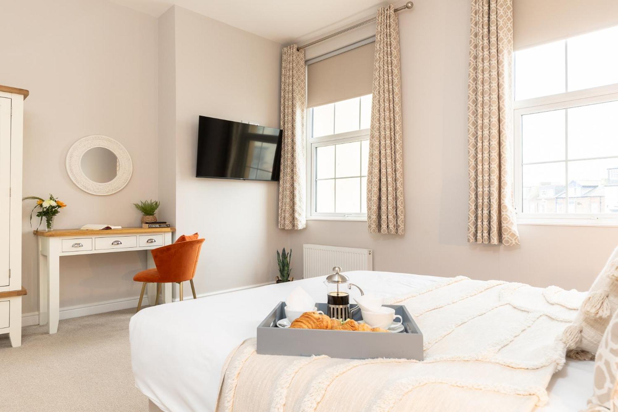 Hotel The Clarence Gardens 4*