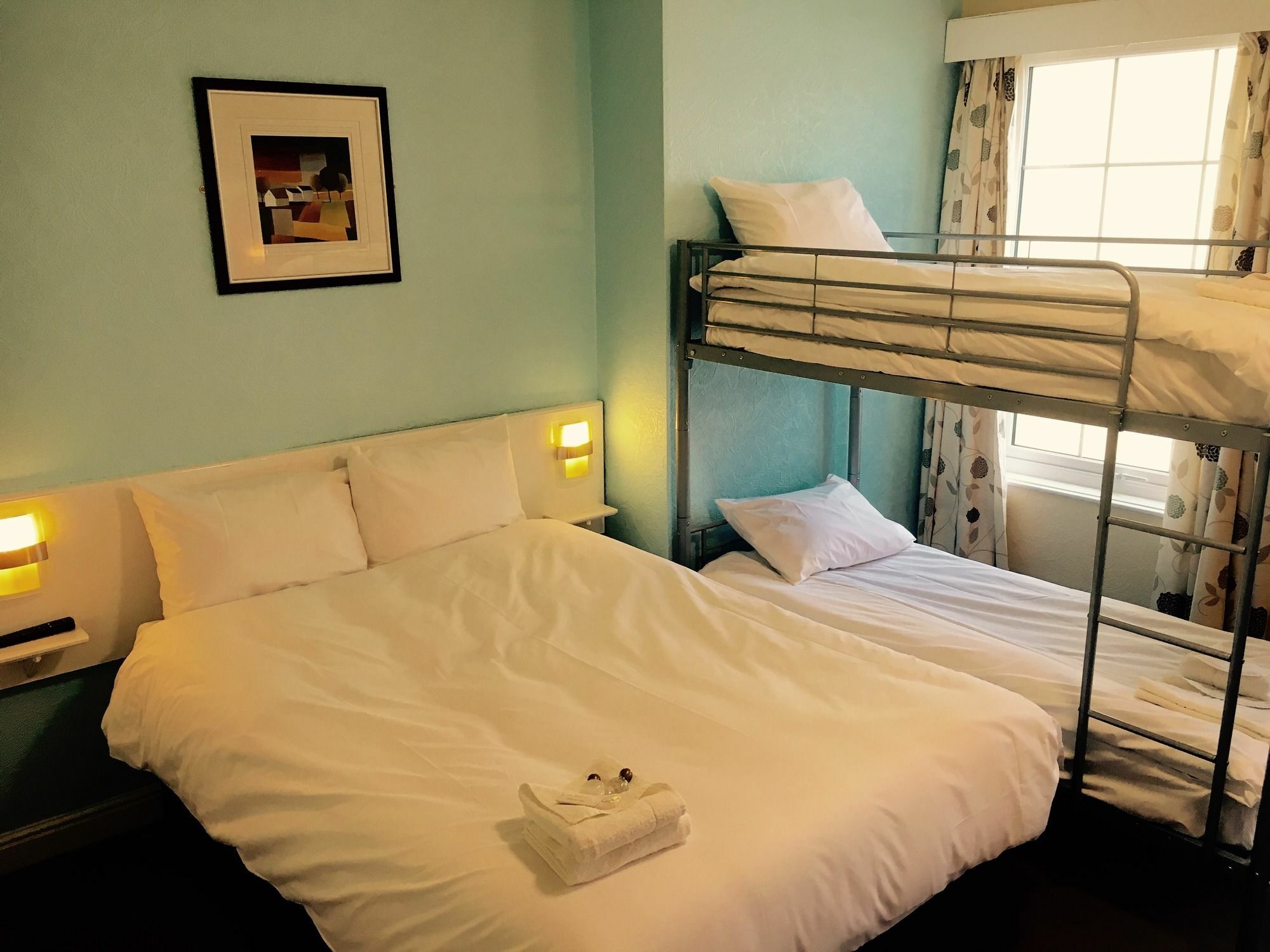 Hotel The Clarence Gardens 4*